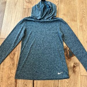 Women’s Nike Dri Fit pullover w/hood Small